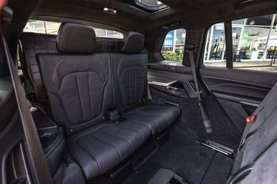 2022 BMW X7 M50i