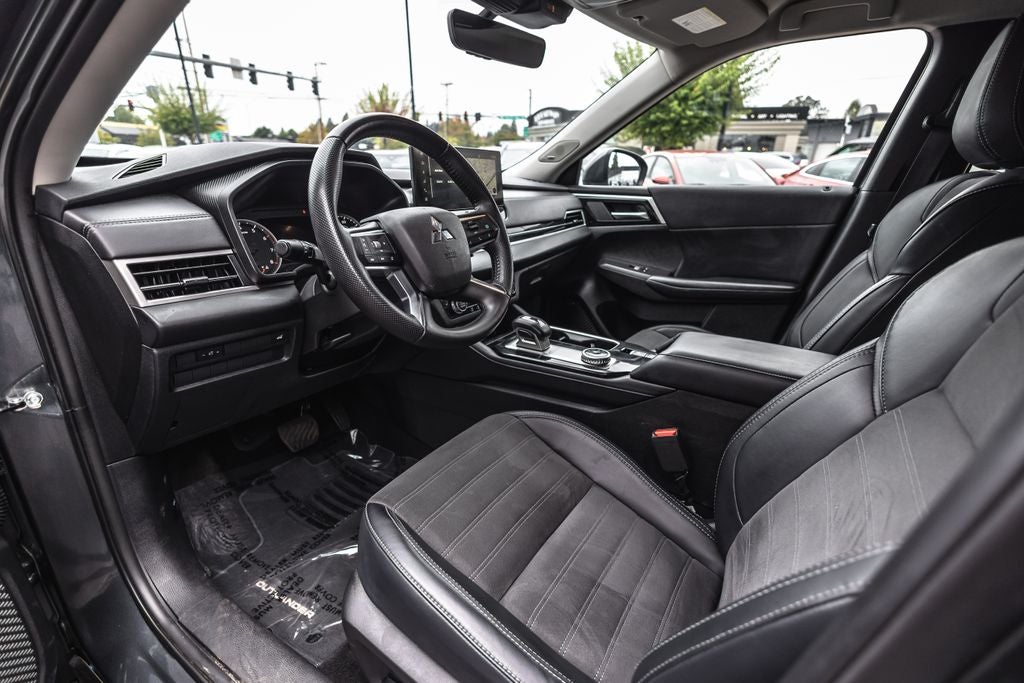 2025 Mitsubishi Outlander SE