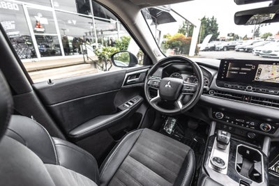 2025 Mitsubishi Outlander SE