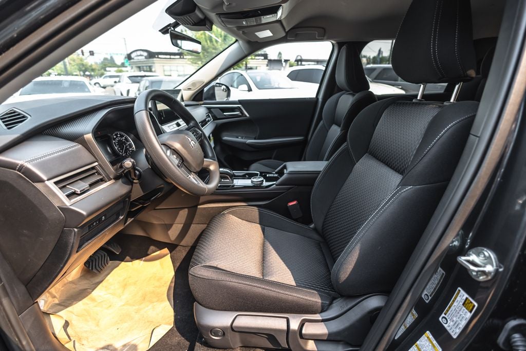 2026 Mitsubishi Outlander ES