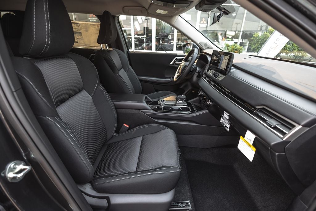 2026 Mitsubishi Outlander ES