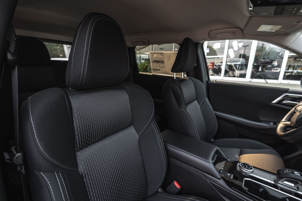 2026 Mitsubishi Outlander ES
