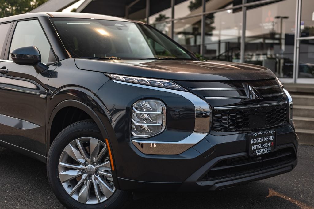 2026 Mitsubishi Outlander ES