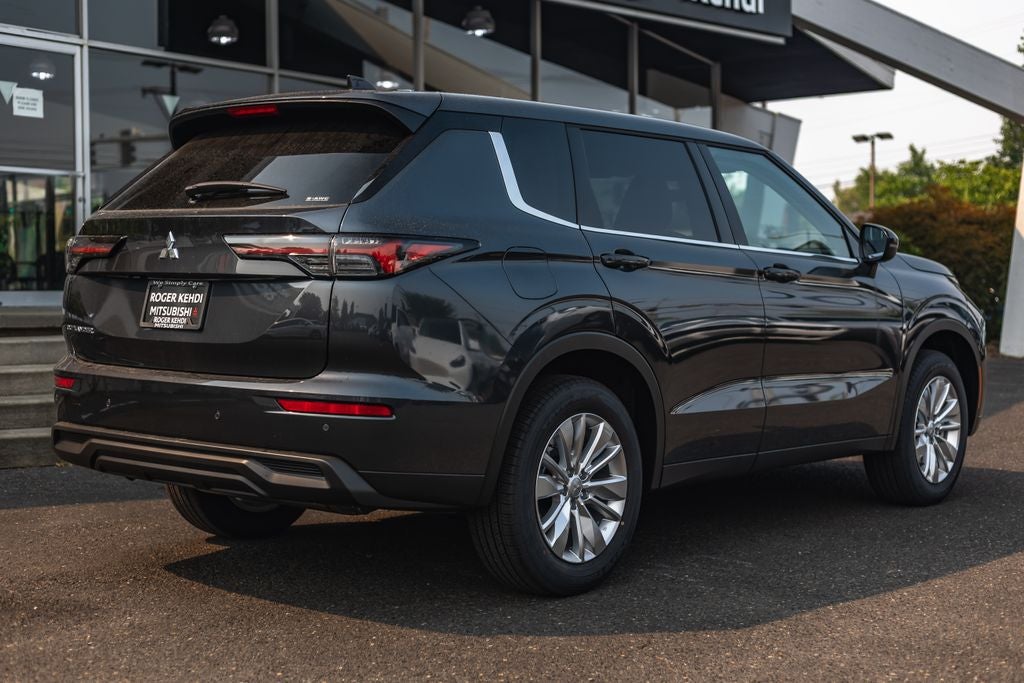 2026 Mitsubishi Outlander ES