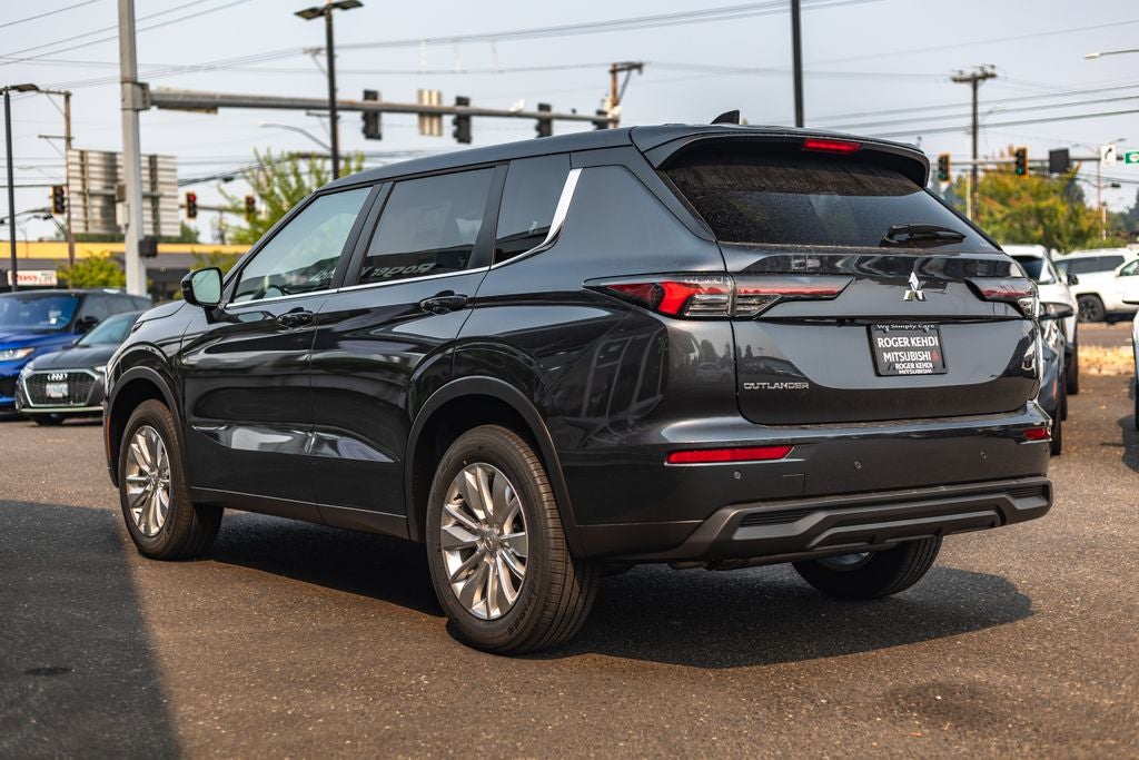 2026 Mitsubishi Outlander ES