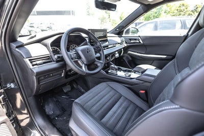 2026 Mitsubishi Outlander LE