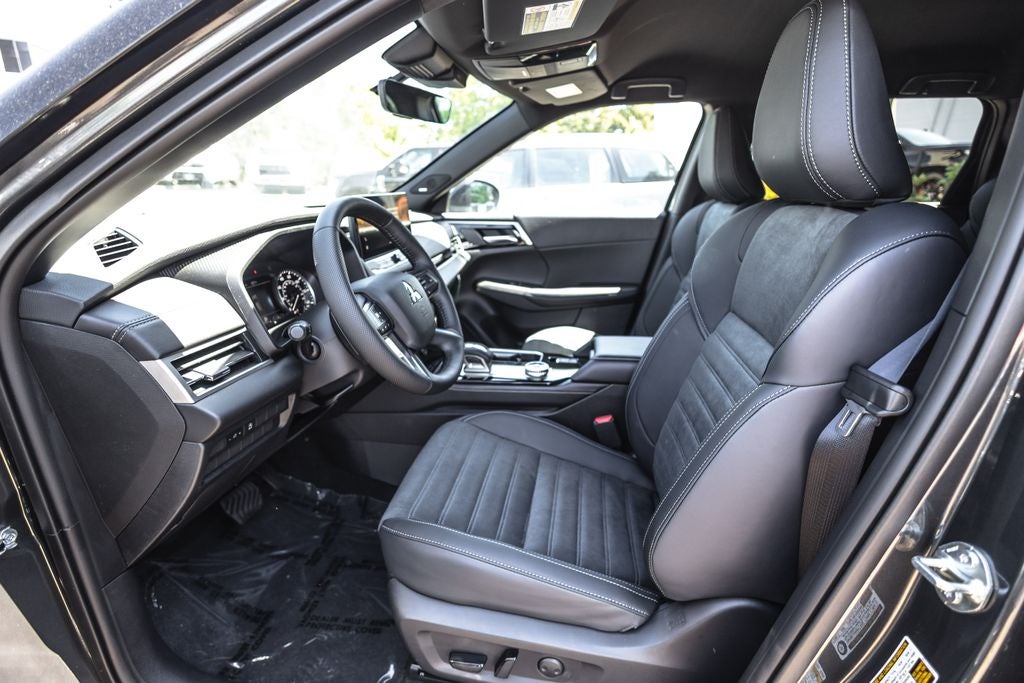 2026 Mitsubishi Outlander LE