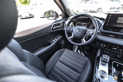 2026 Mitsubishi Outlander LE