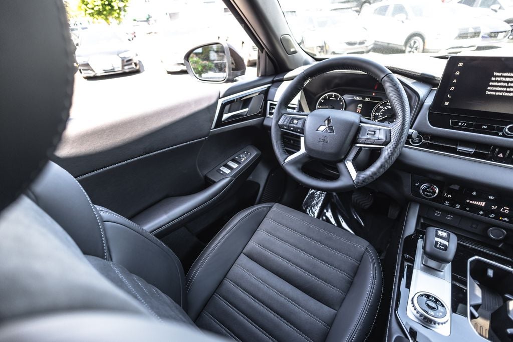 2026 Mitsubishi Outlander LE