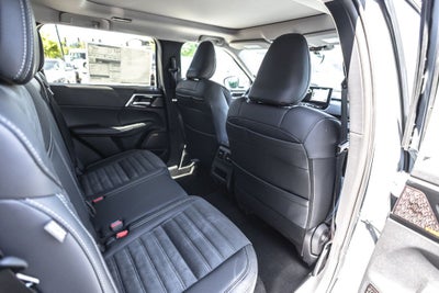 2026 Mitsubishi Outlander SE