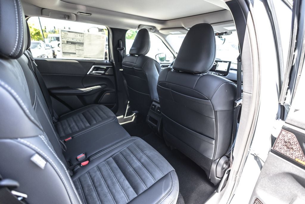 2026 Mitsubishi Outlander SE