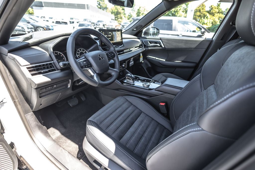 2026 Mitsubishi Outlander LE