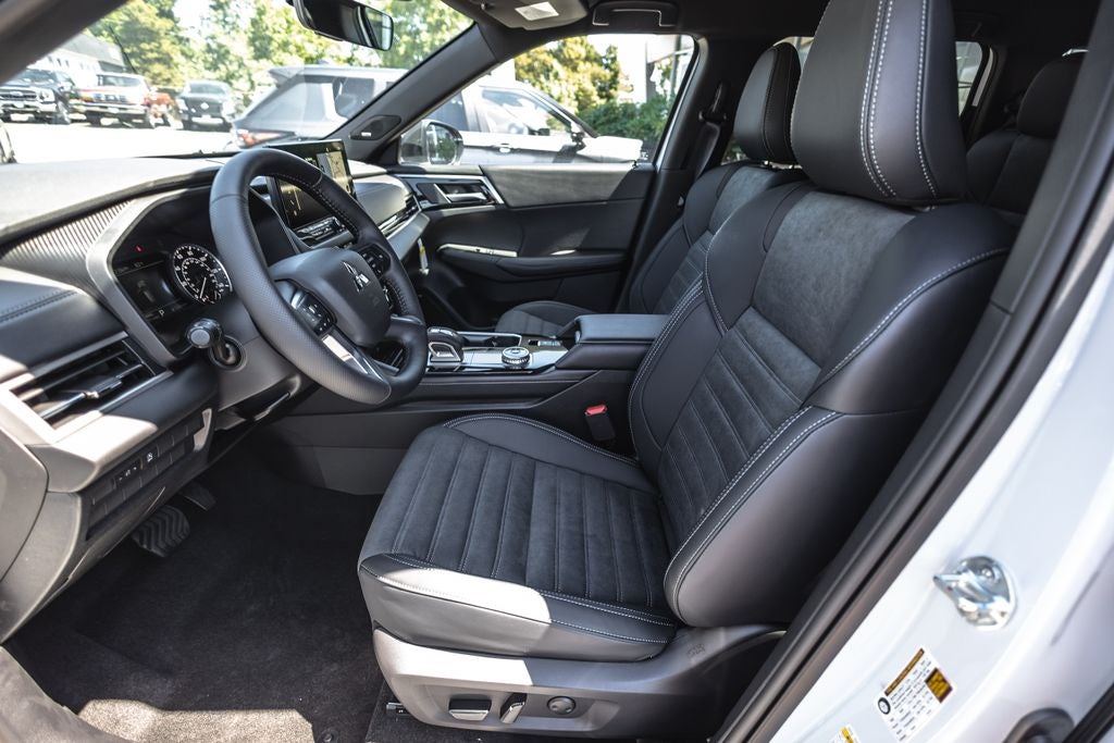 2026 Mitsubishi Outlander LE