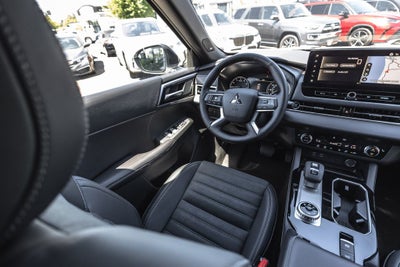 2026 Mitsubishi Outlander LE