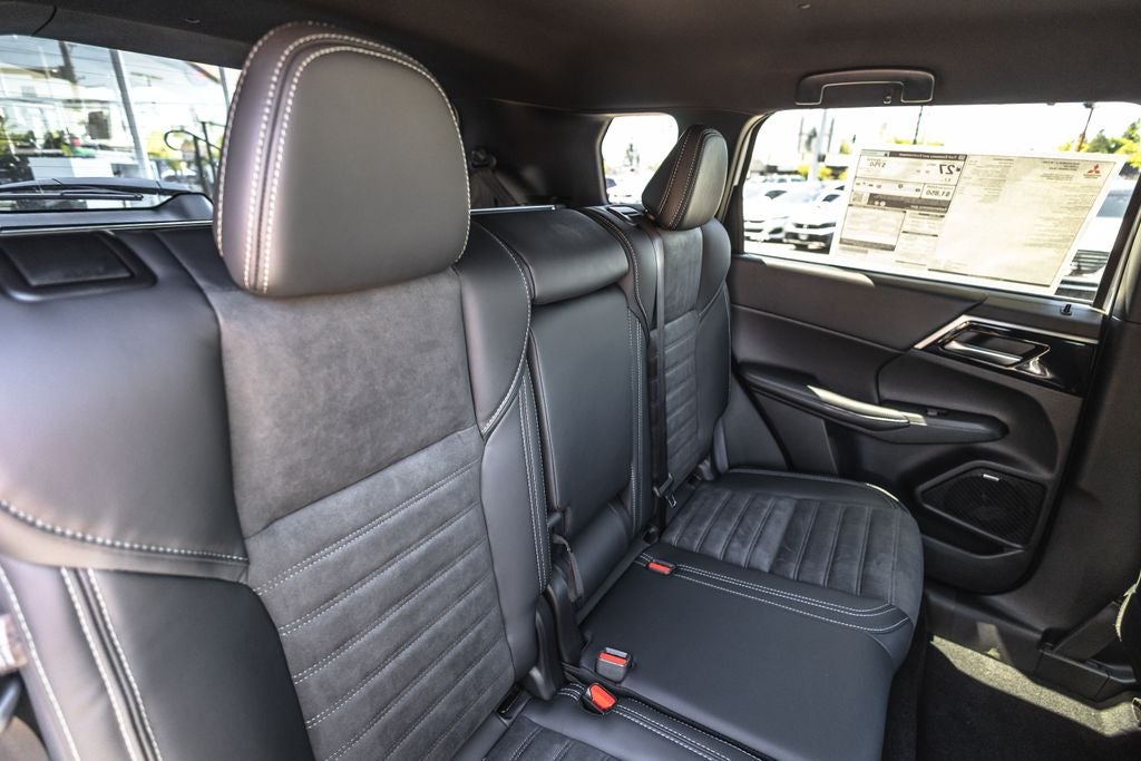 2026 Mitsubishi Outlander LE