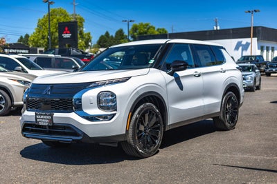 2026 Mitsubishi Outlander LE