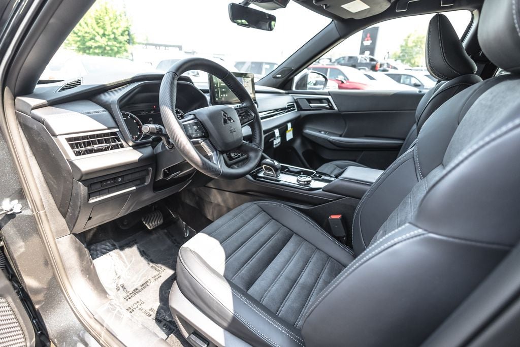 2026 Mitsubishi Outlander LE
