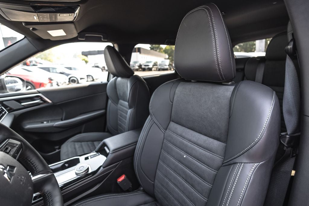 2026 Mitsubishi Outlander LE