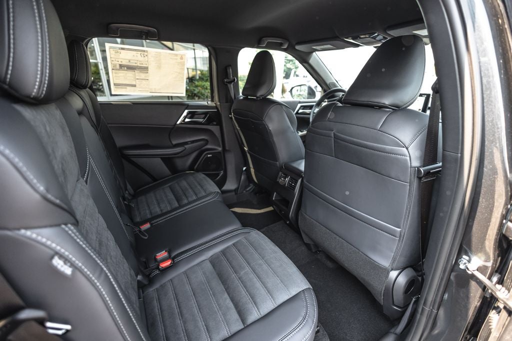 2026 Mitsubishi Outlander LE