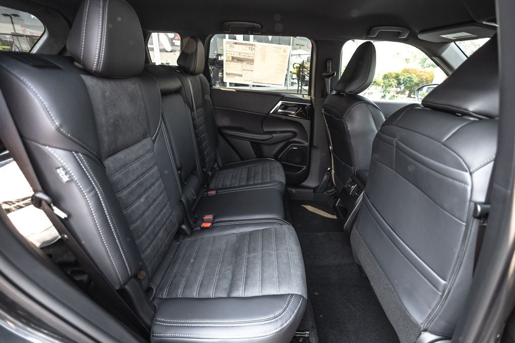 2026 Mitsubishi Outlander LE
