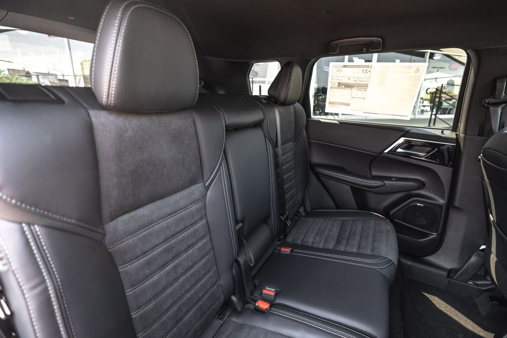 2026 Mitsubishi Outlander LE