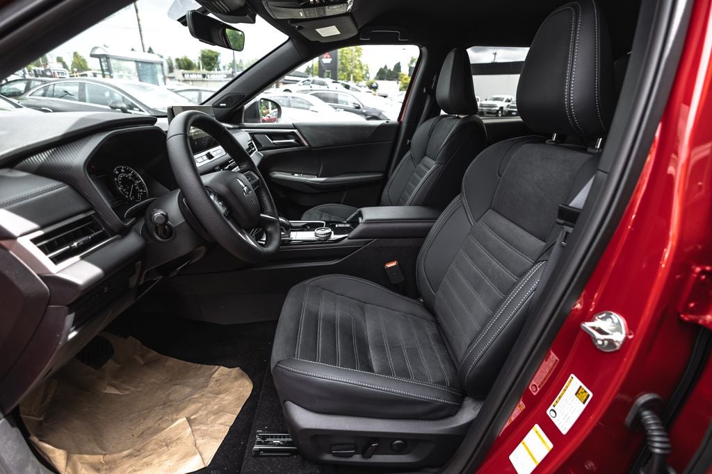 2026 Mitsubishi Outlander LE