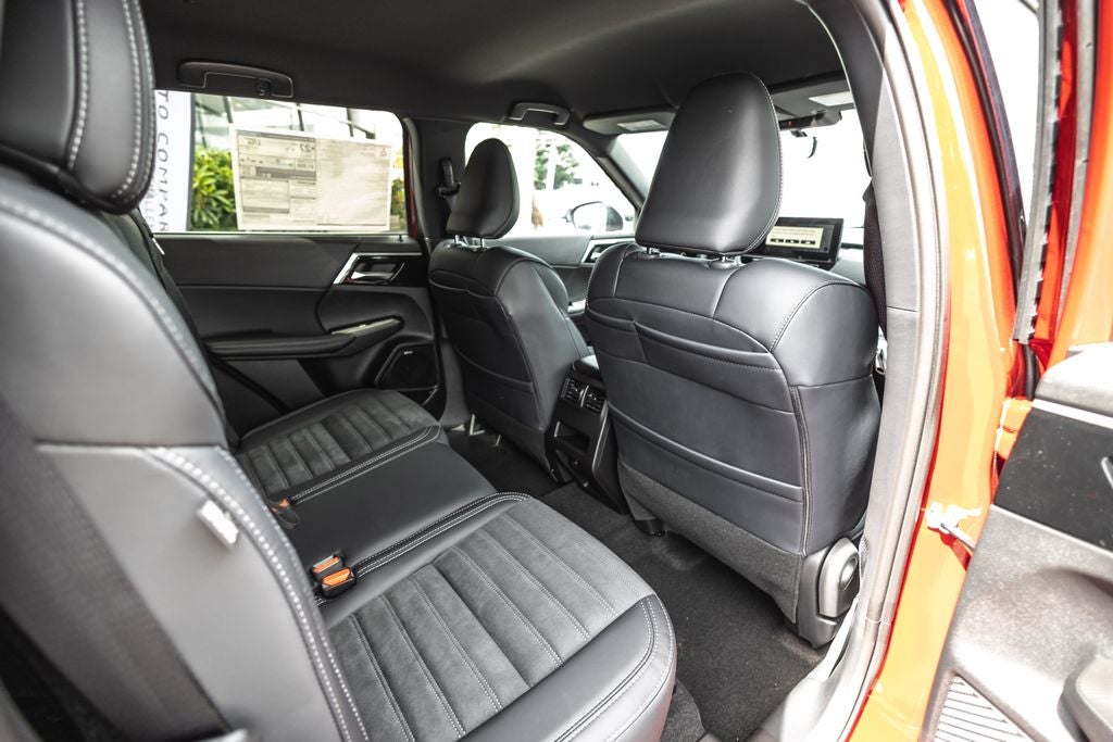 2026 Mitsubishi Outlander LE
