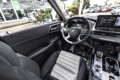 2026 Mitsubishi Outlander SE