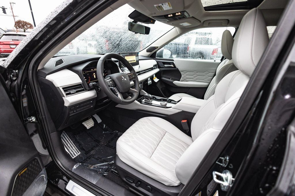 2025 Mitsubishi Outlander Platinum Edition