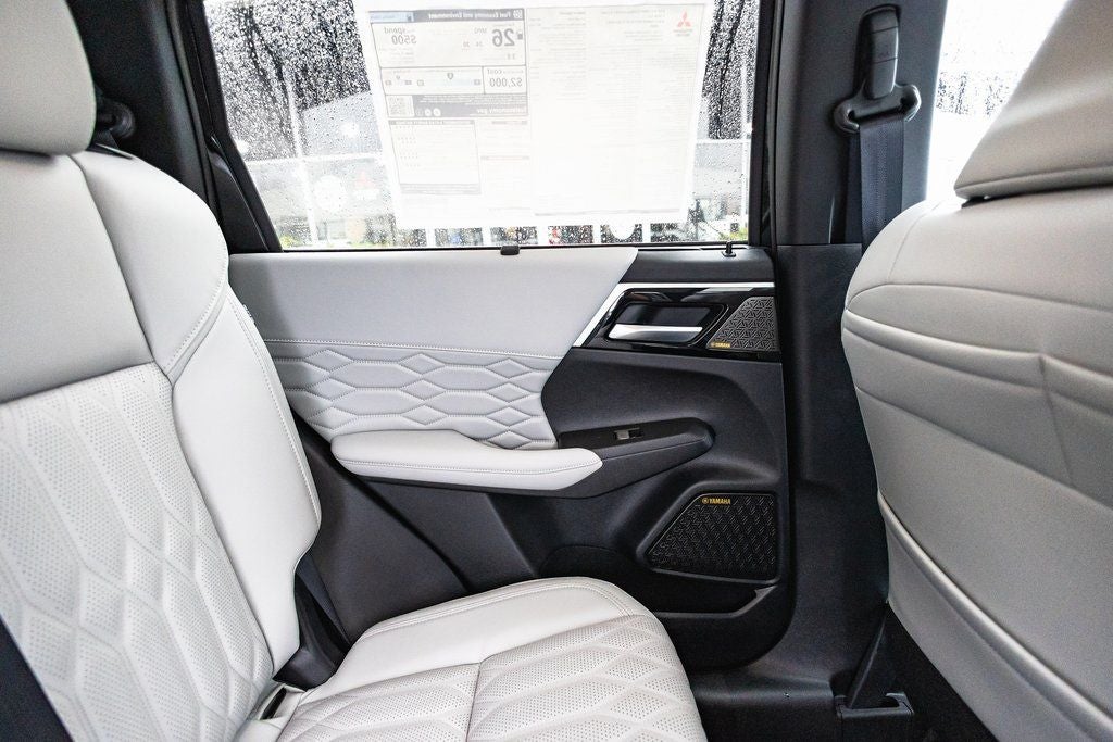 2025 Mitsubishi Outlander Platinum Edition