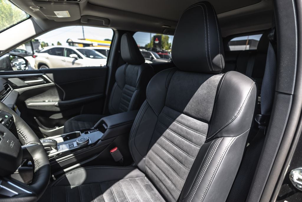 2026 Mitsubishi Outlander PHEV SE