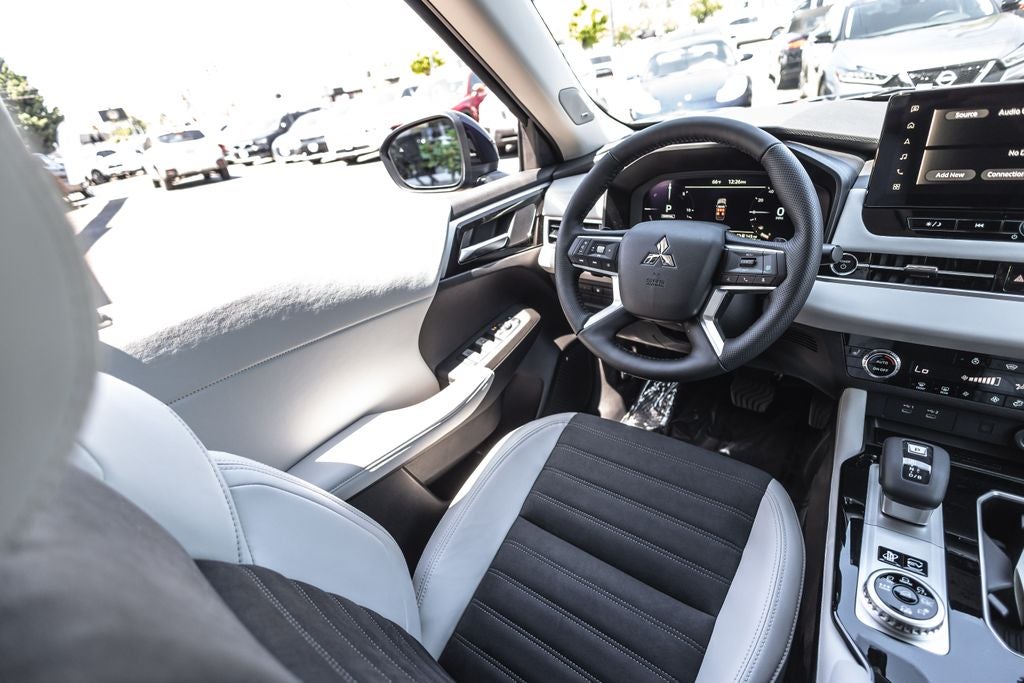 2026 Mitsubishi Outlander PHEV SE