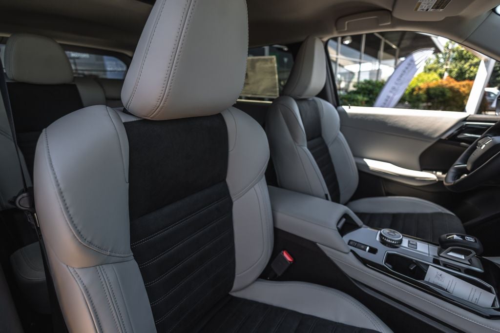 2026 Mitsubishi Outlander PHEV SE