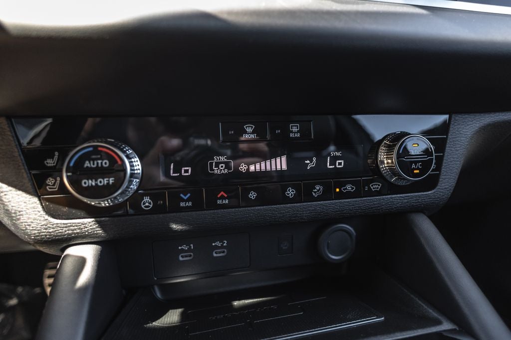 2026 Mitsubishi Outlander PHEV SEL