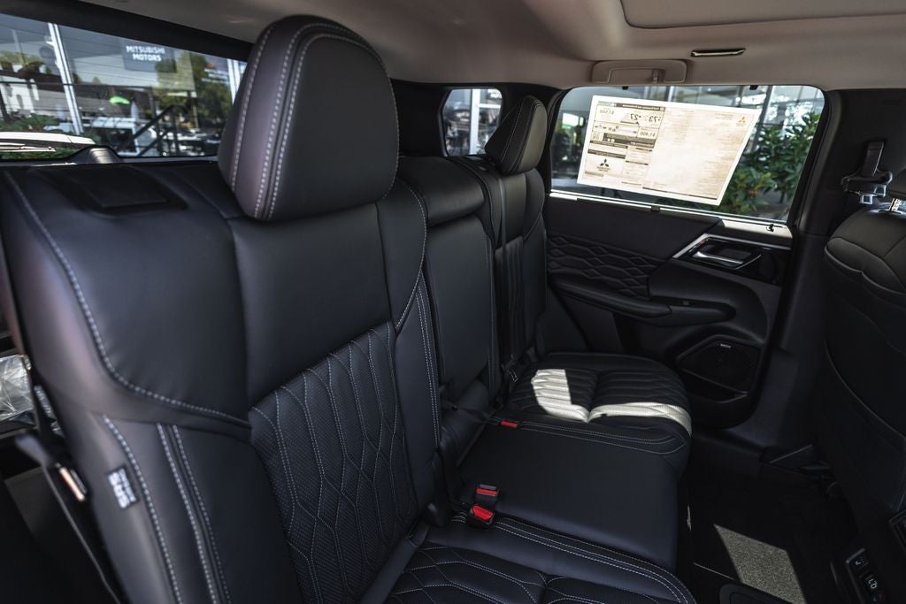 2026 Mitsubishi Outlander PHEV SEL