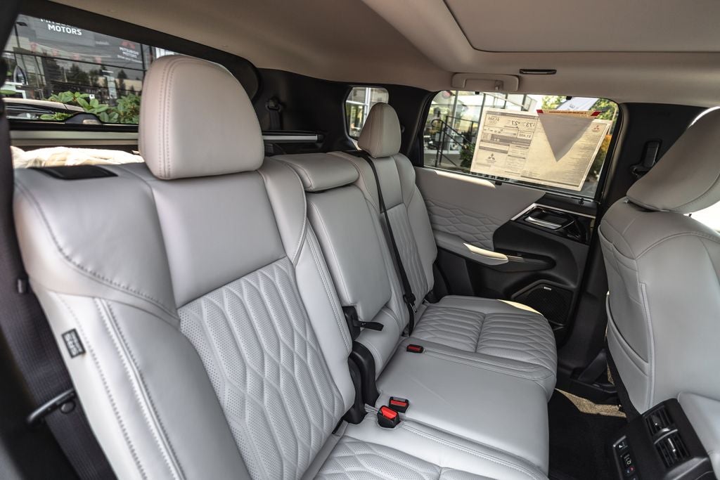2026 Mitsubishi Outlander PHEV SEL