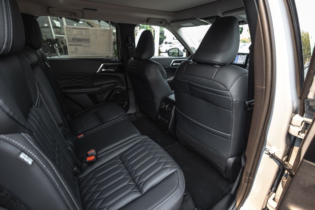 2026 Mitsubishi Outlander PHEV SEL