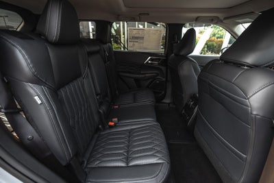 2026 Mitsubishi Outlander PHEV SEL