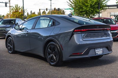 2025 Toyota Prius LE