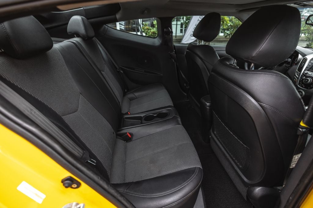 2012 Hyundai Veloster Base w/Black