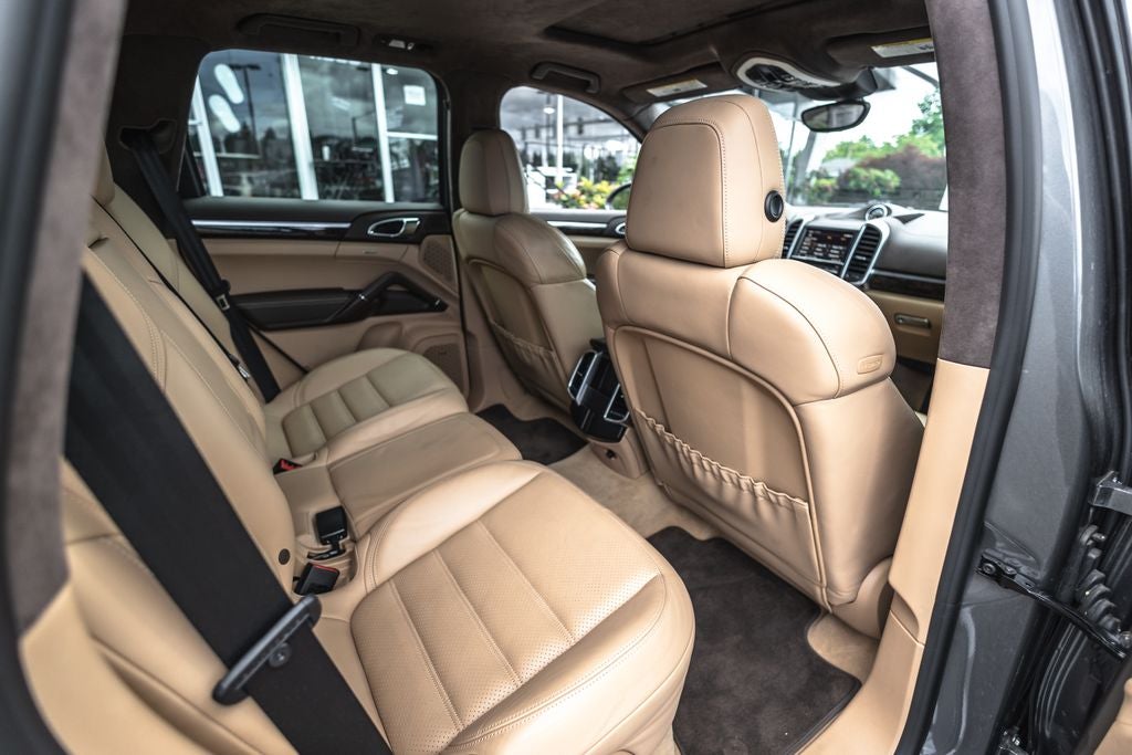 2016 Porsche Cayenne GTS