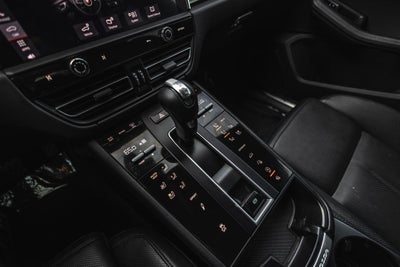 2022 Porsche Macan S